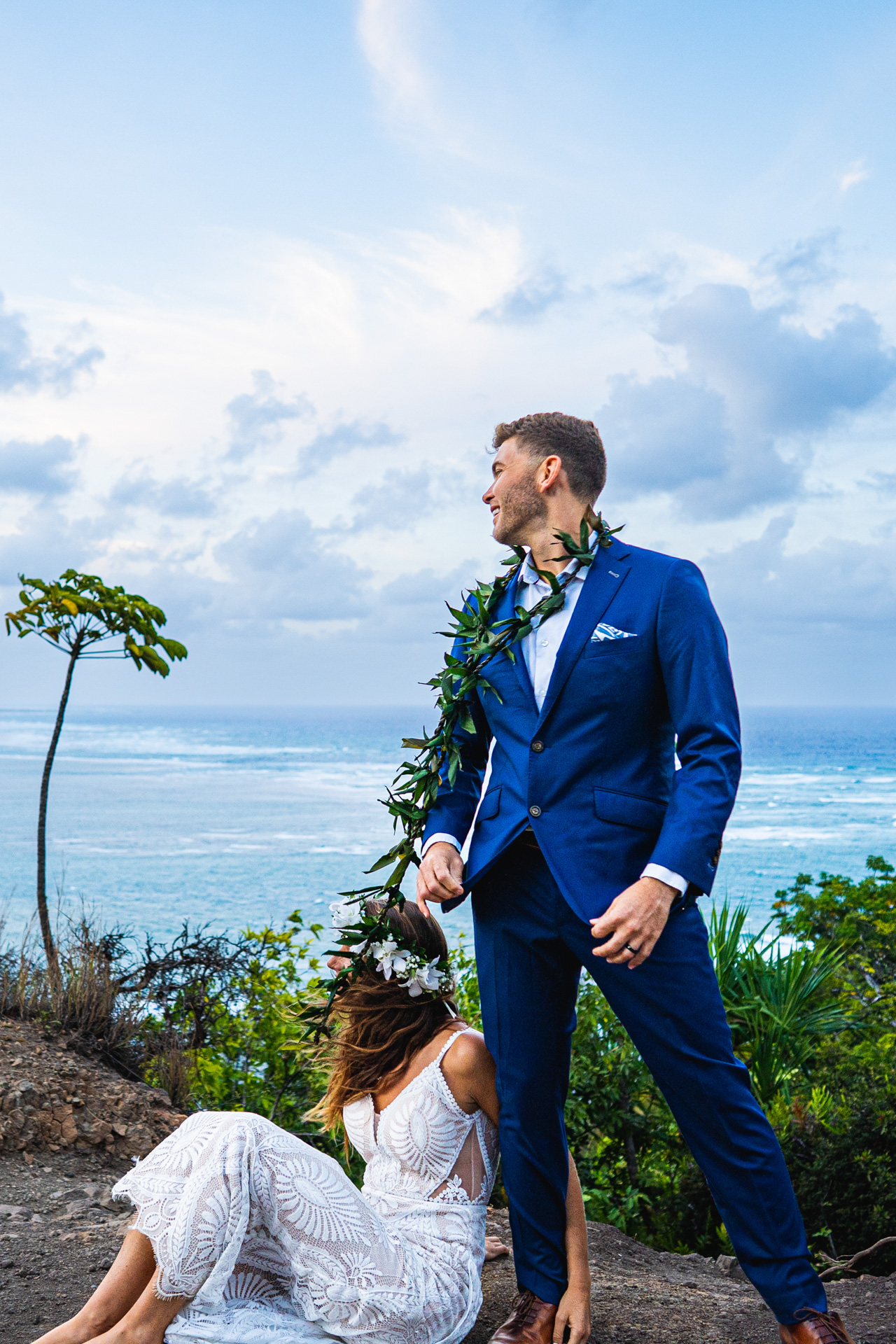 destination elopement photographer captures newly married couple in Hawaii