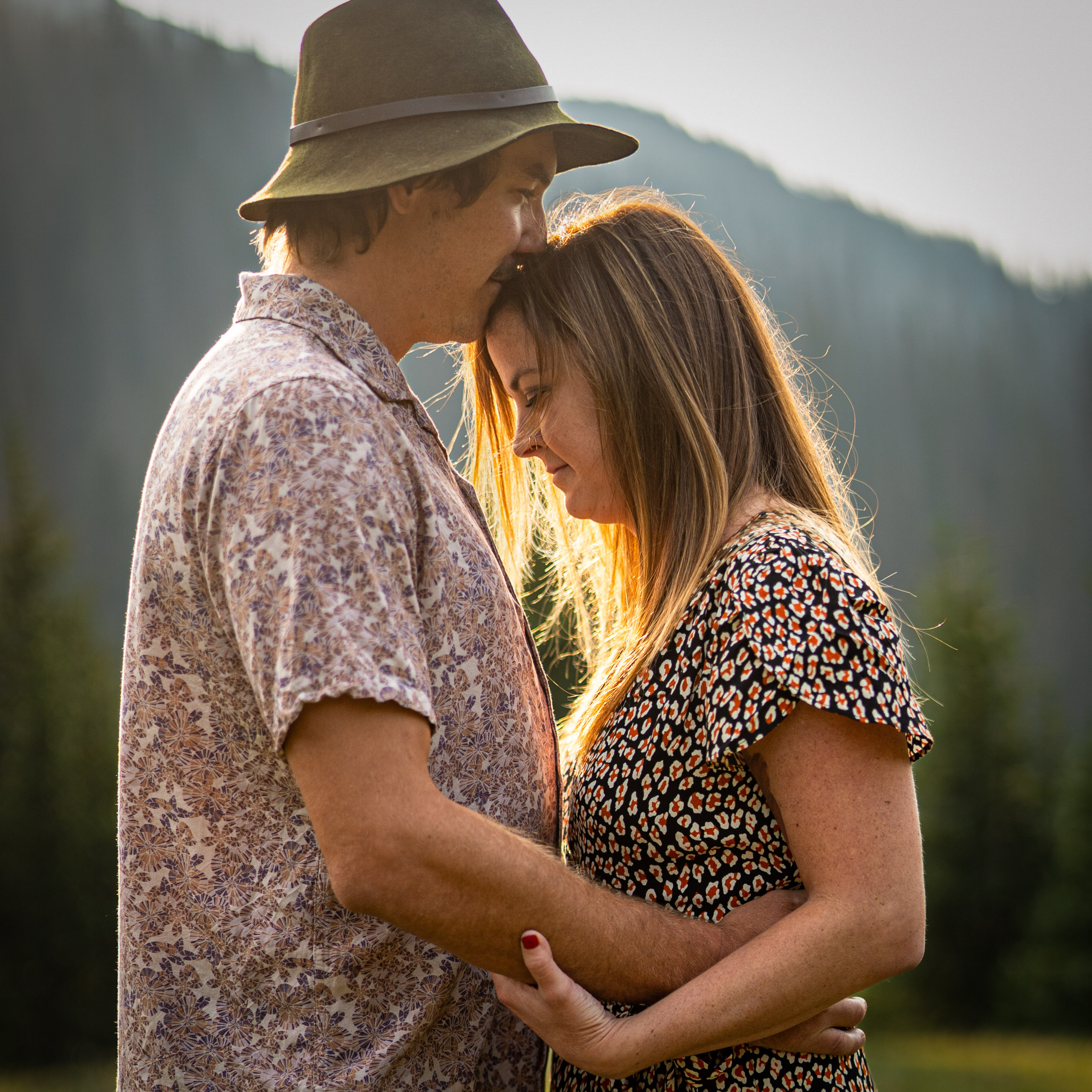 rmnp engagement photo couple in rmnp captured by the estes park engagement photographer team