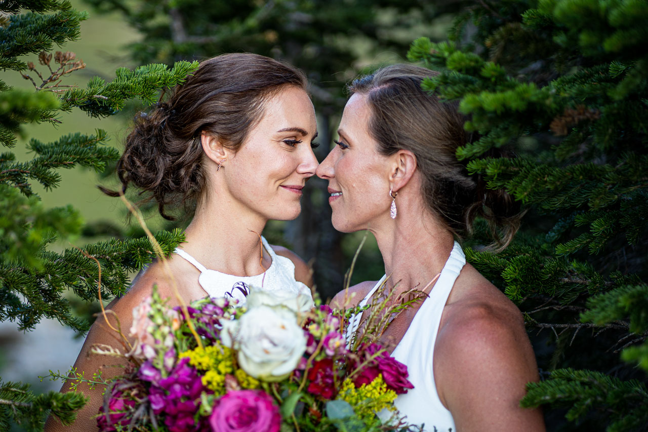 newly married lesbian couple in RMNP